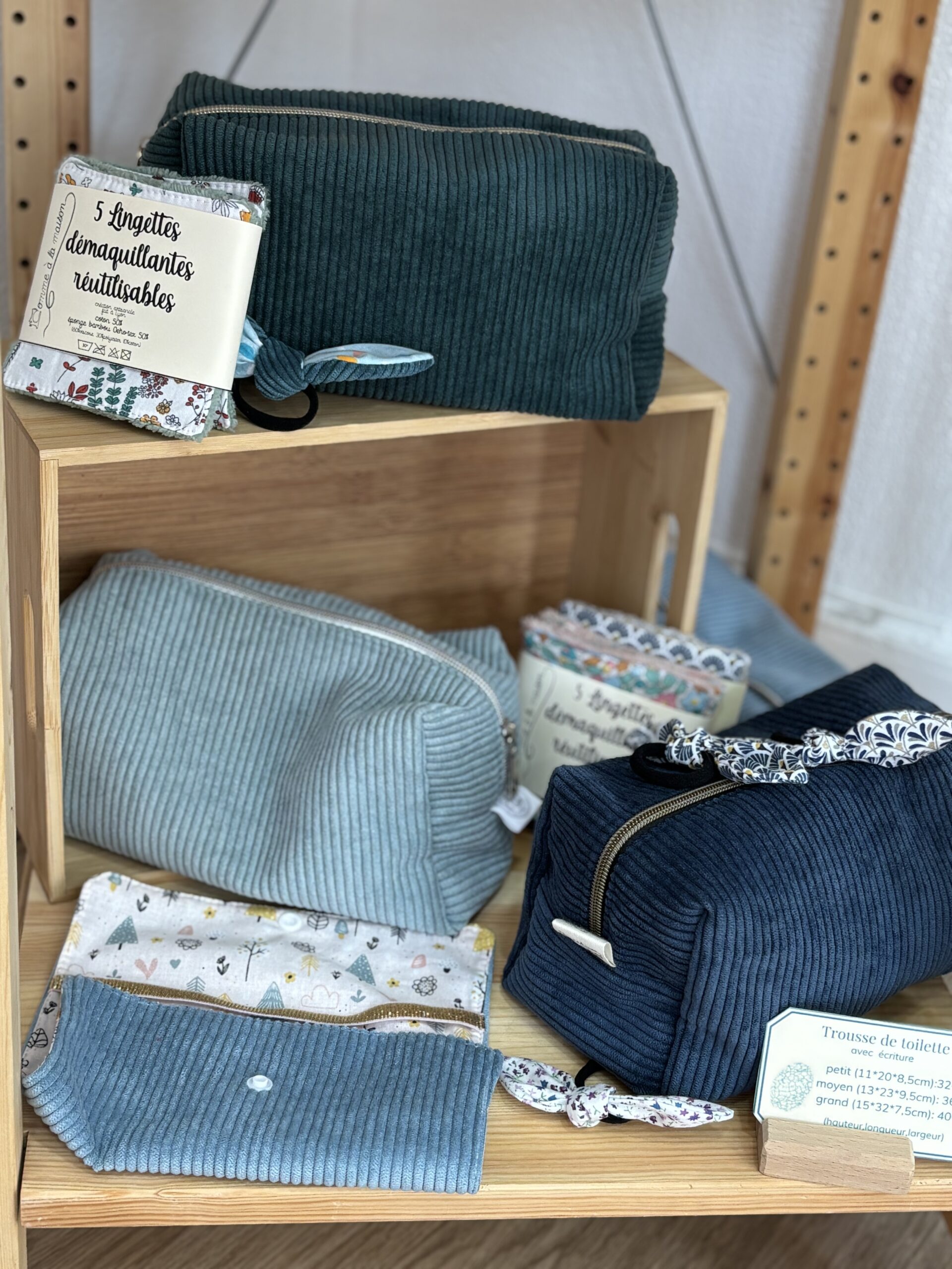 Trousse de Toilette Personnalisable en Velours Côtelé & Intérieur Imperméable – Fait Main